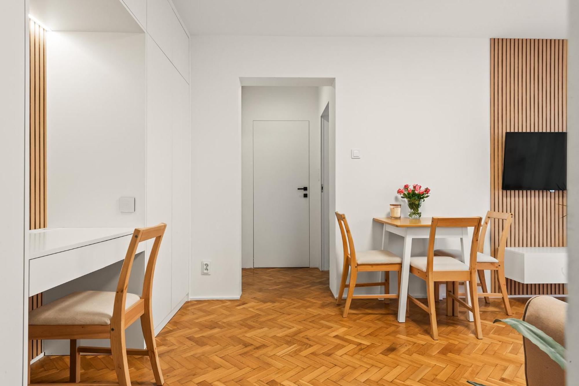 Rentplanet - Apartamenty Przy Palacu Kultury I Nauki ワルシャワ エクステリア 写真